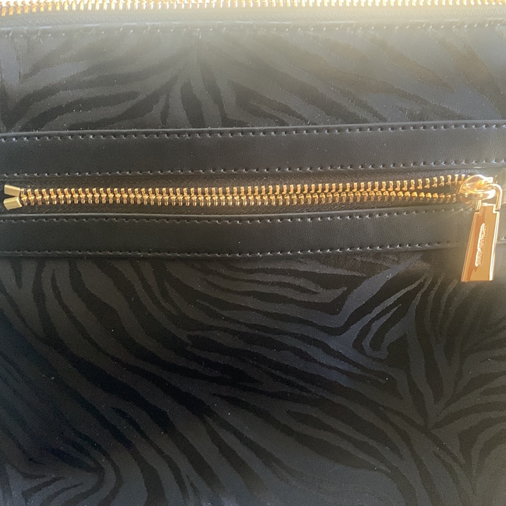 EUC Authentic Michael Kors crossbody purse - Picture 5 of 10